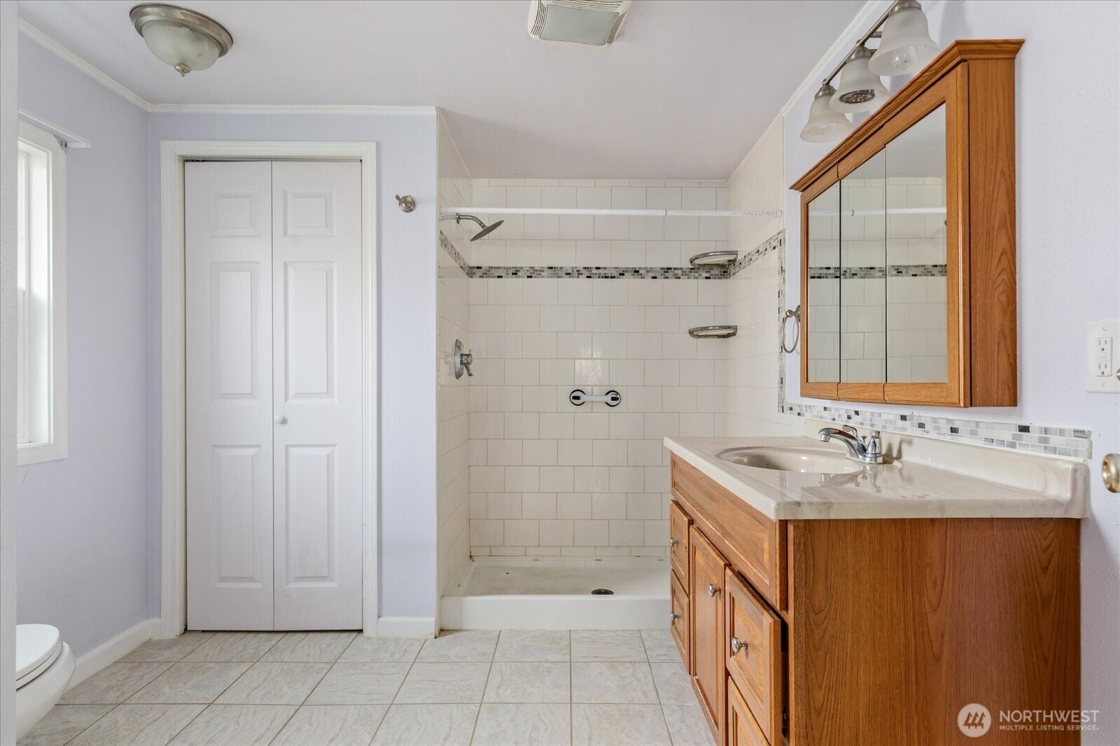 801 Walker Avenue , Oak Harbor, WA 98277