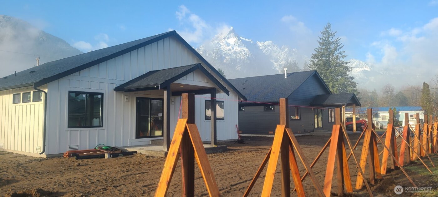 1172 Darrington Street , Darrington, WA 98241