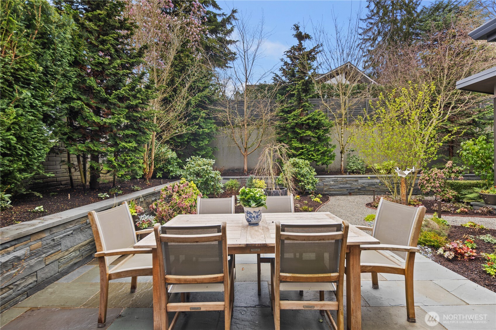 1437 Broadmoor Drive E, Seattle, WA 98112