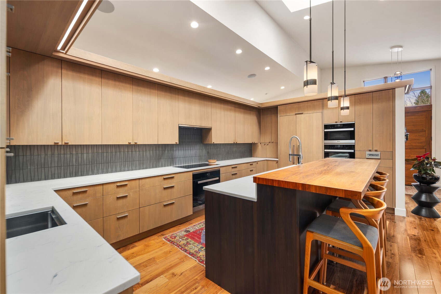 1437 Broadmoor Drive E, Seattle, WA 98112