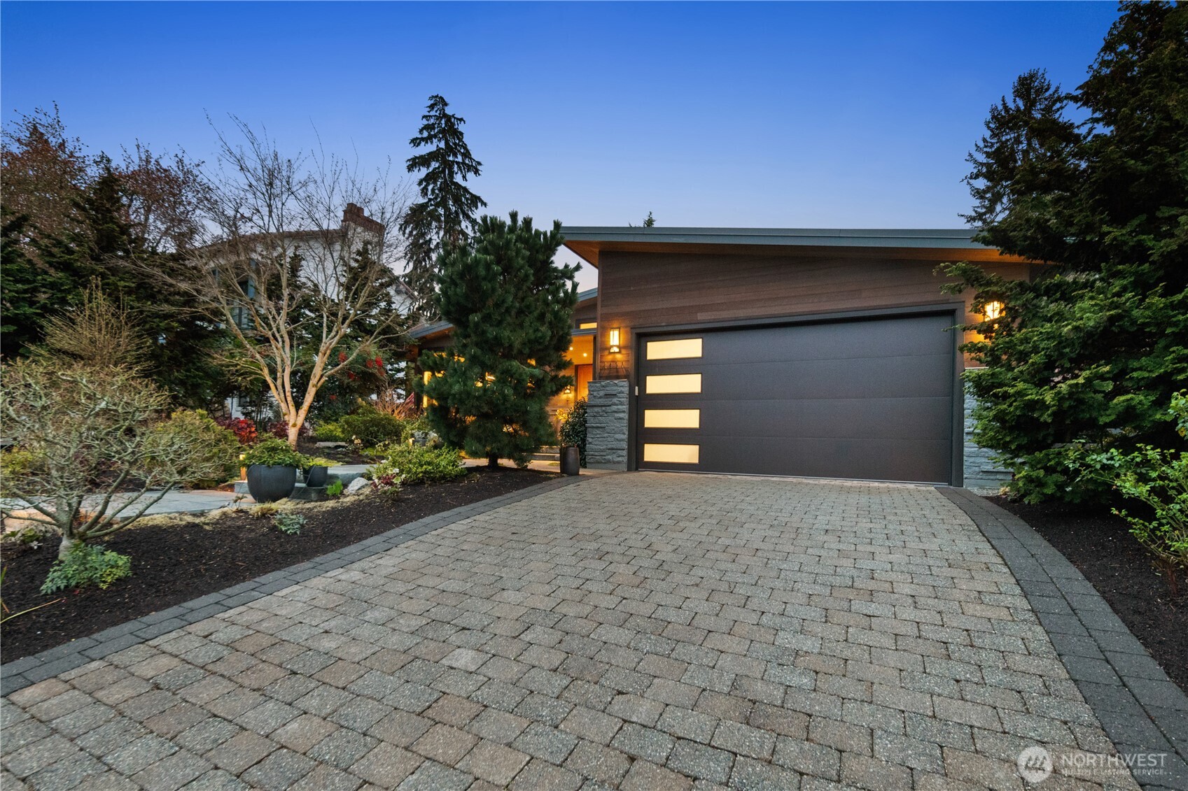 1437 Broadmoor Drive E, Seattle, WA 98112