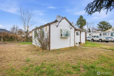 17 E 13th Ave , Kennewick, WA 99336 - Photo 3