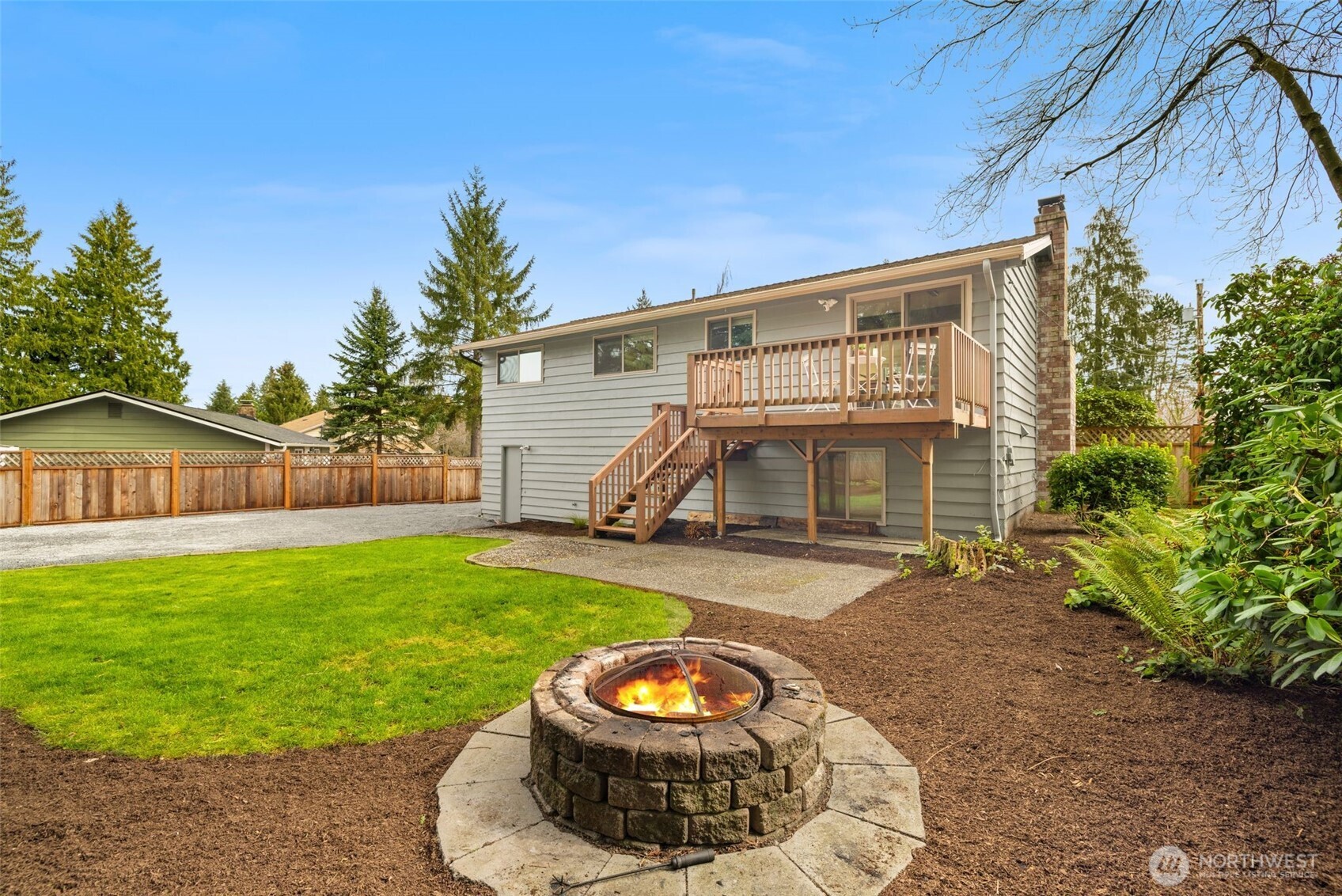 11110 3rd pl se , Everett, WA 98208-7027