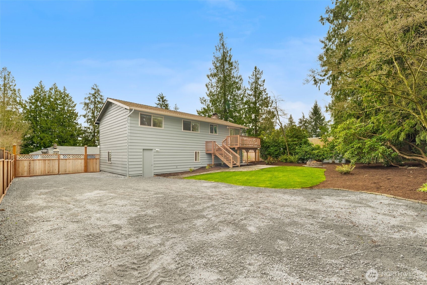 11110 3rd pl se , Everett, WA 98208-7027