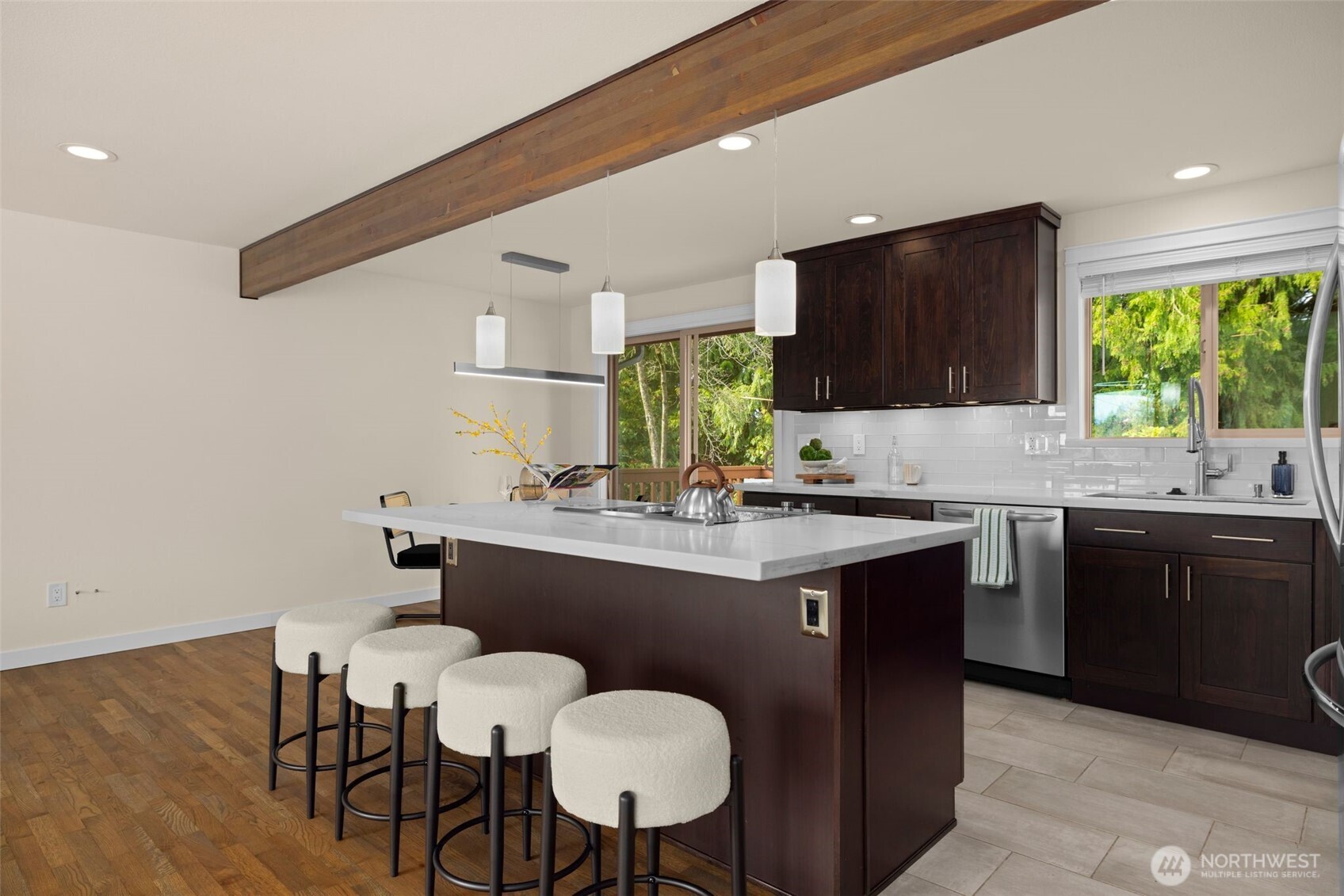 11110 3rd pl se , Everett, WA 98208-7027