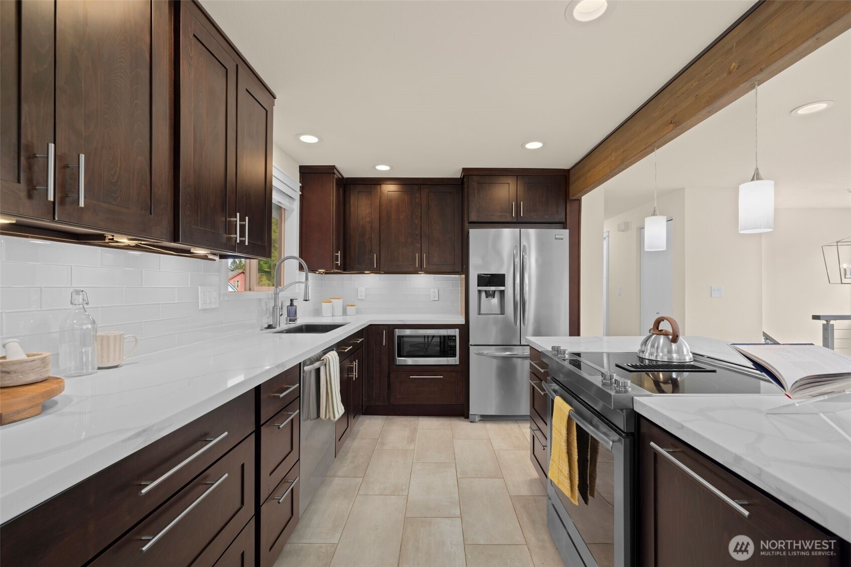 11110 3rd pl se , Everett, WA 98208-7027