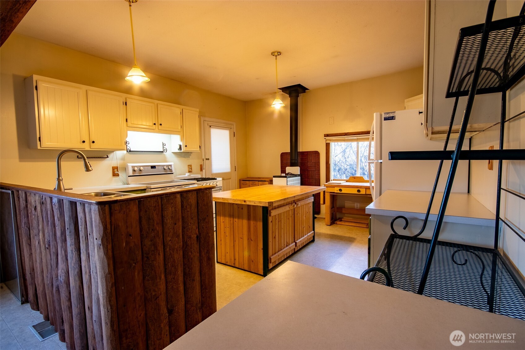 7 Hutton Road , Oroville, WA 98844