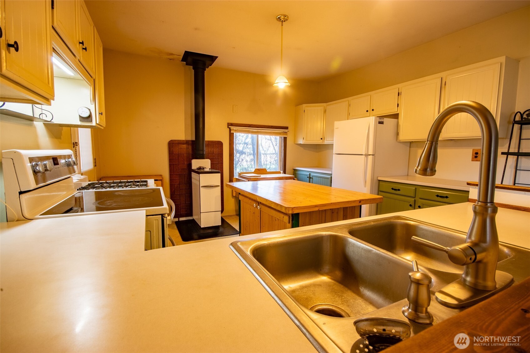 7 Hutton Road , Oroville, WA 98844