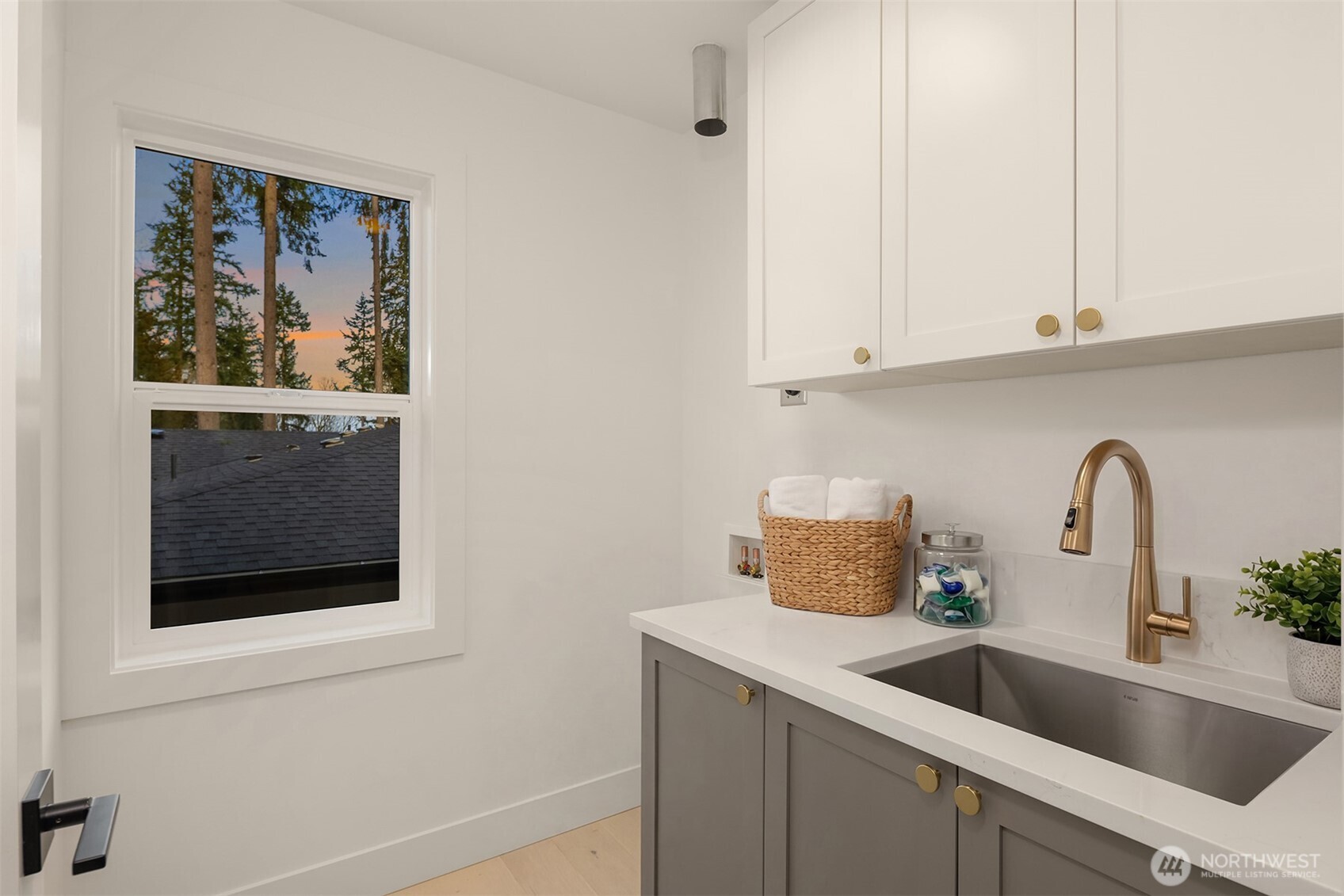 13728 NE 101st Street , Kirkland, WA 98033