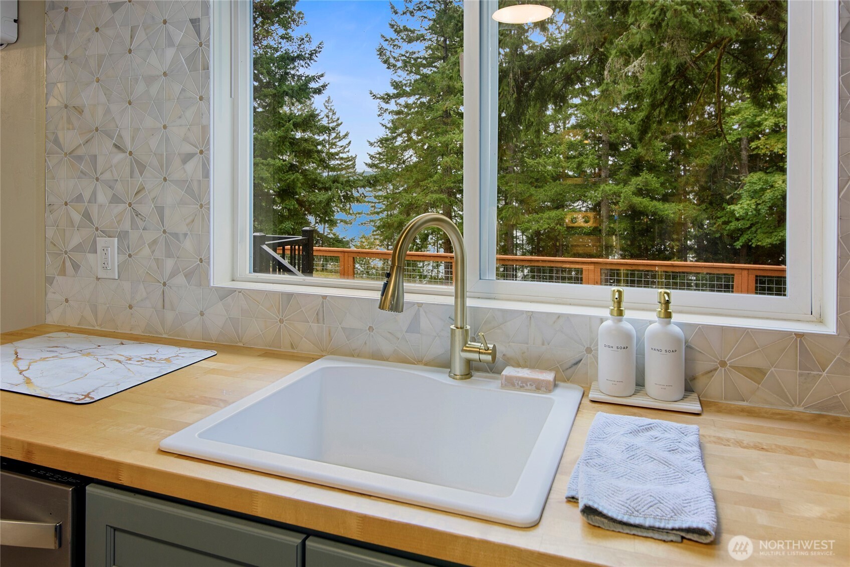 304314 Highway 101 , Brinnon, WA 98320