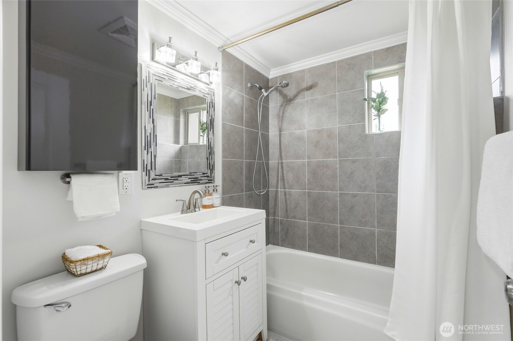 220 SW 137th St , Burien, WA 98166