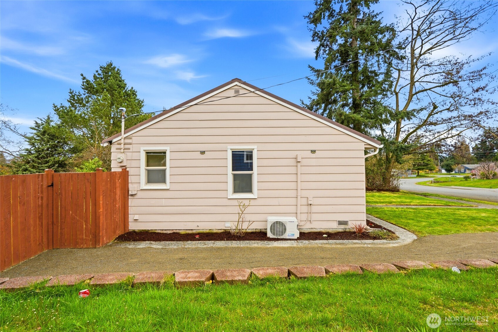220 SW 137th St , Burien, WA 98166