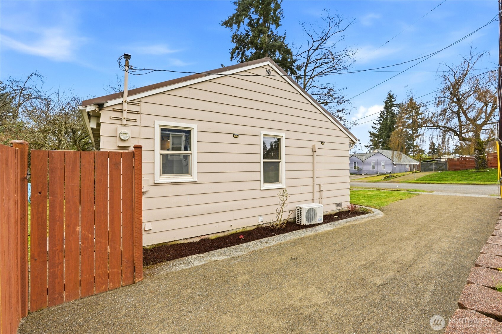 220 SW 137th St , Burien, WA 98166