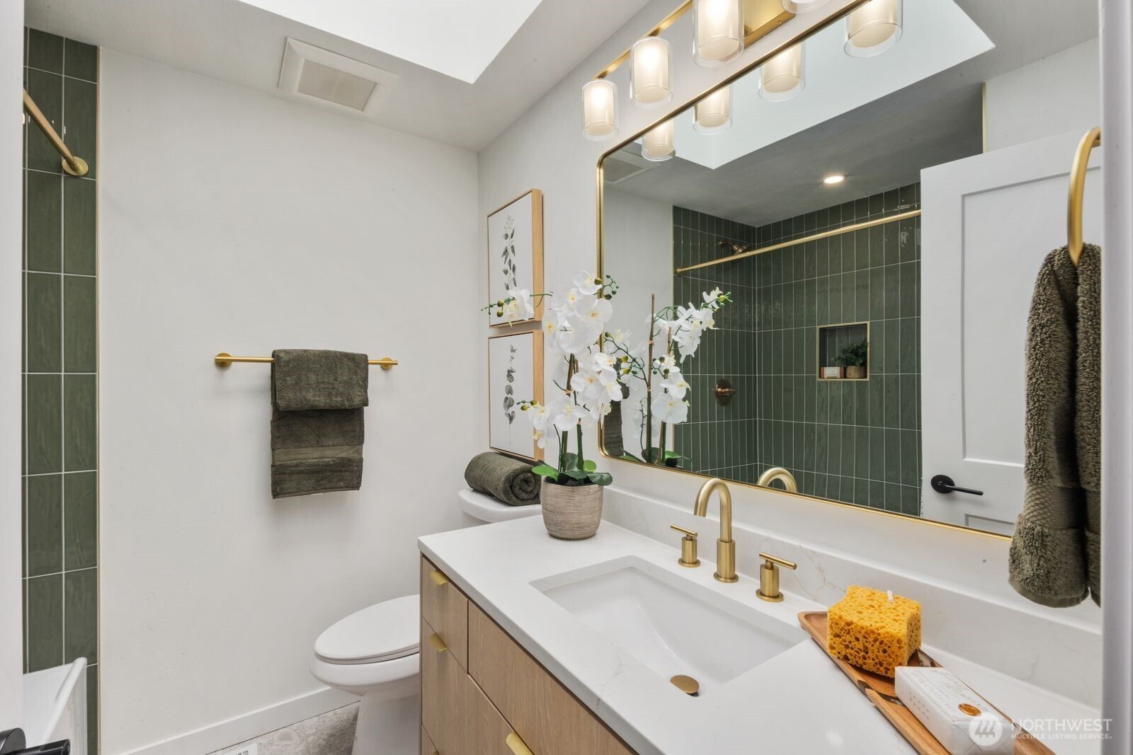 3232 26th Avenue W, Seattle, WA 98199