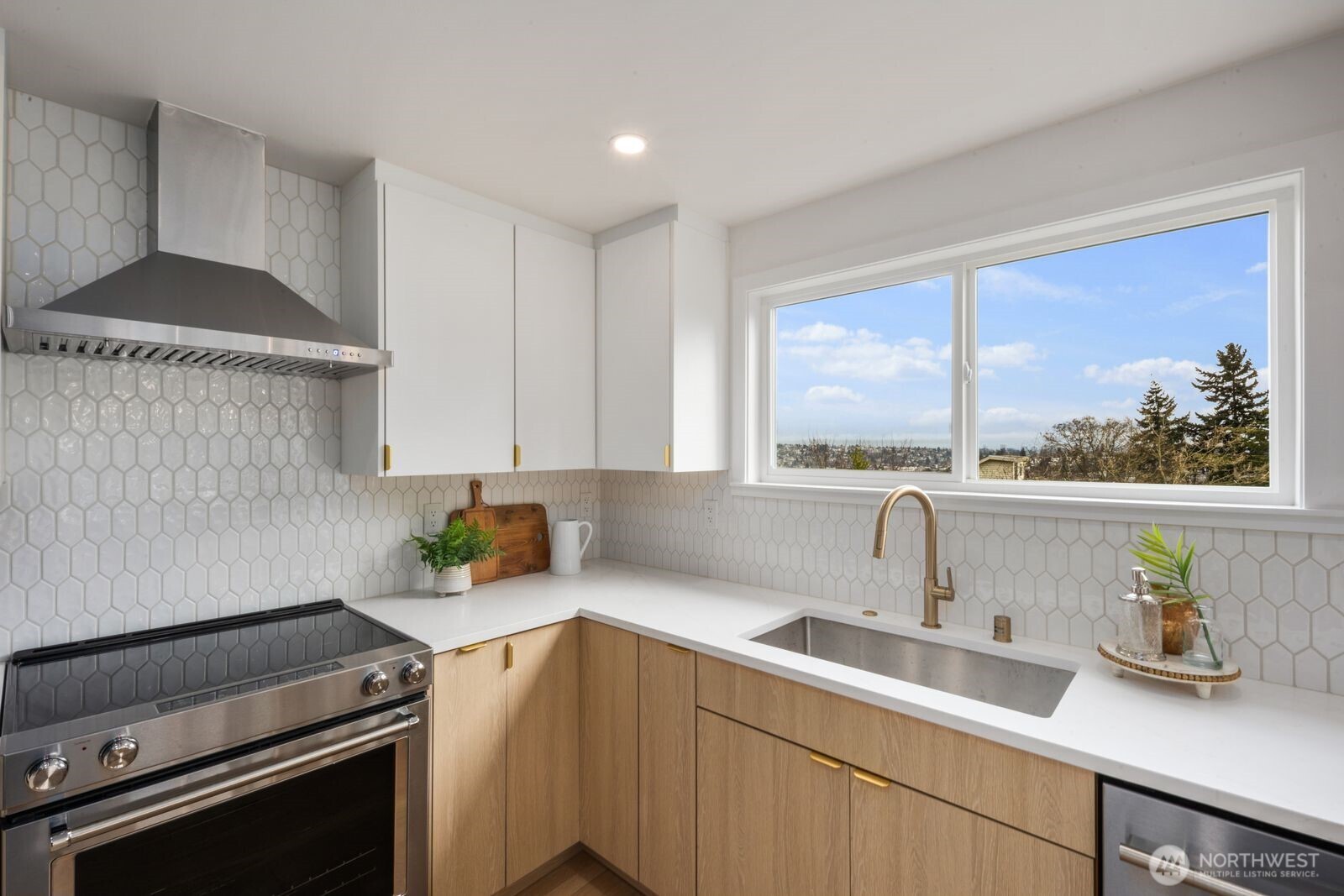 3232 26th Avenue W, Seattle, WA 98199