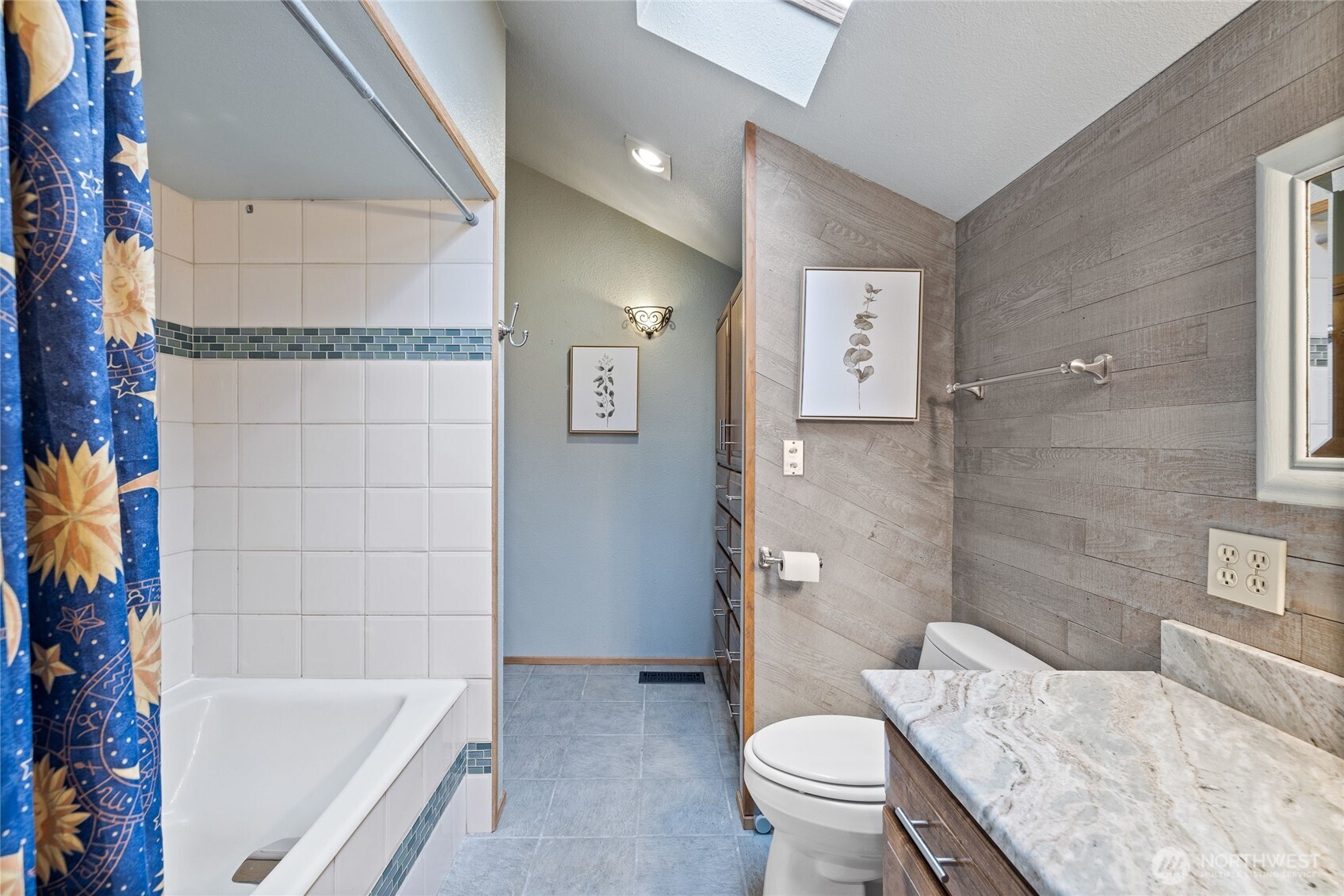 1048 12th Avenue , Fox Island, WA 98333