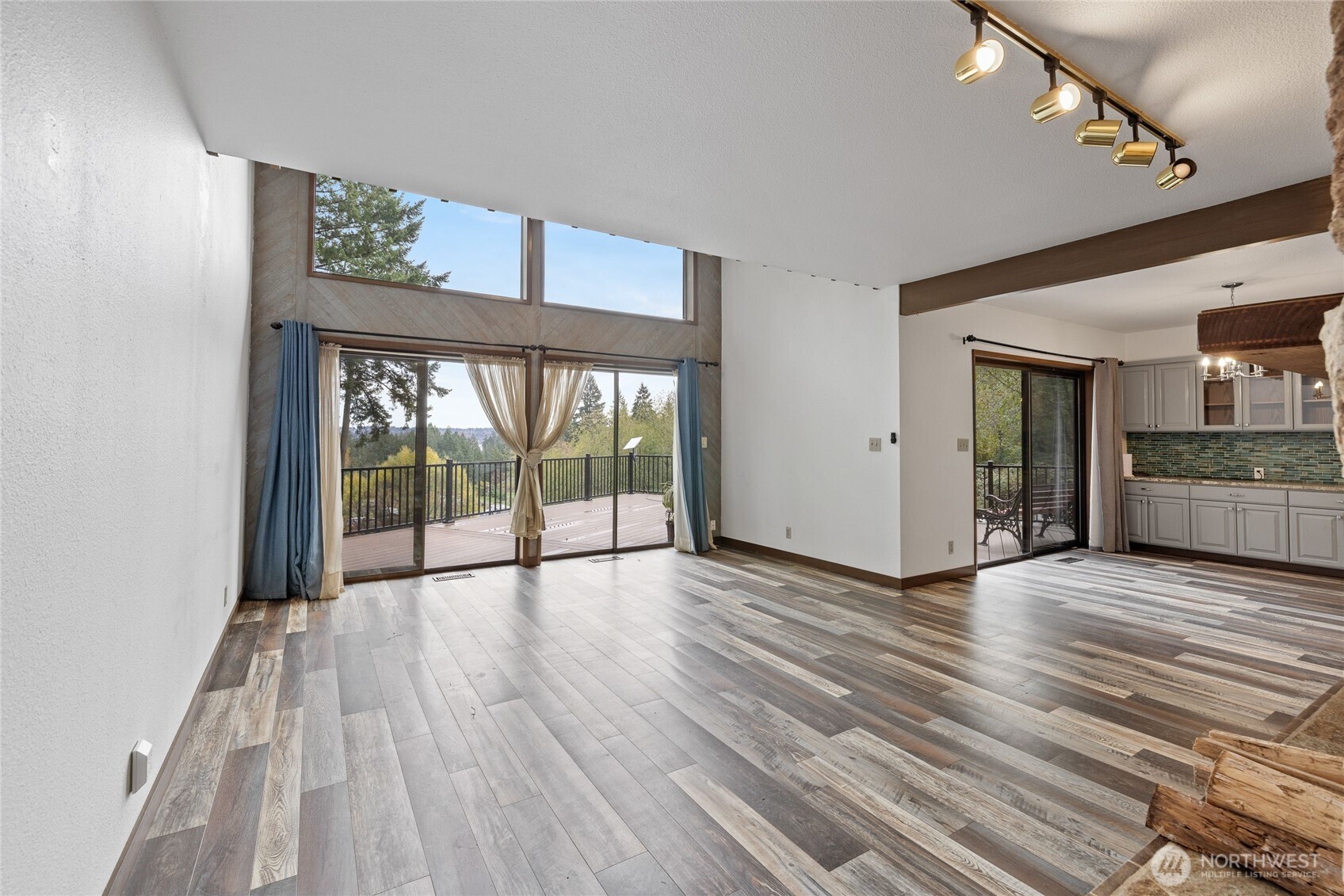 1048 12th Avenue , Fox Island, WA 98333