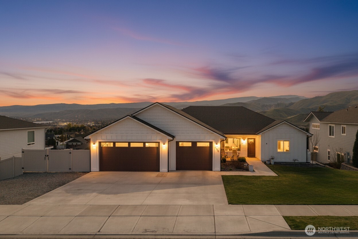 885 Autumn Crest Drive , Wenatchee, WA 98801