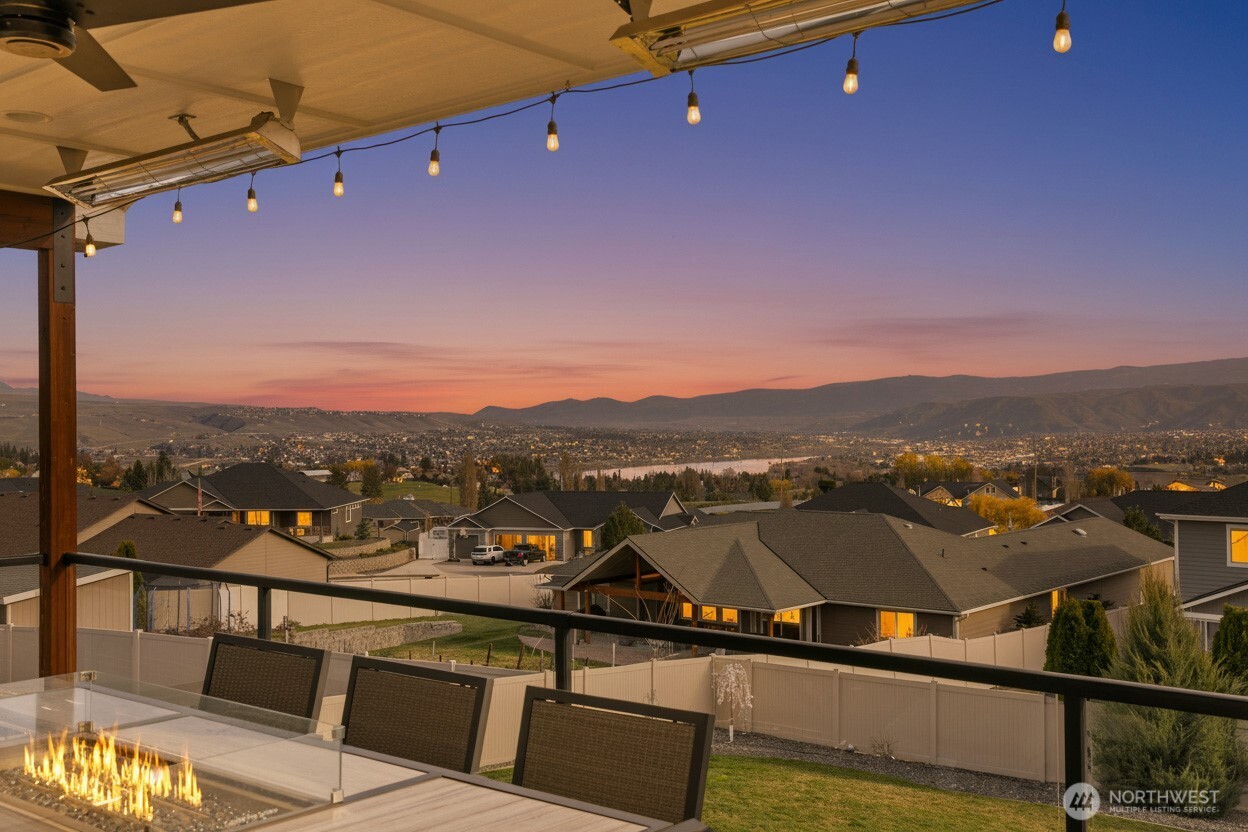 885 Autumn Crest Drive , Wenatchee, WA 98801