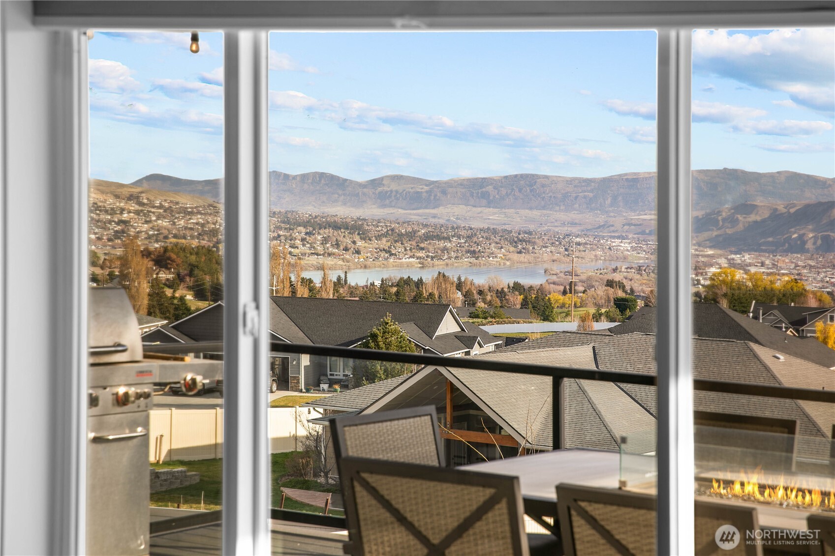 885 Autumn Crest Drive , Wenatchee, WA 98801