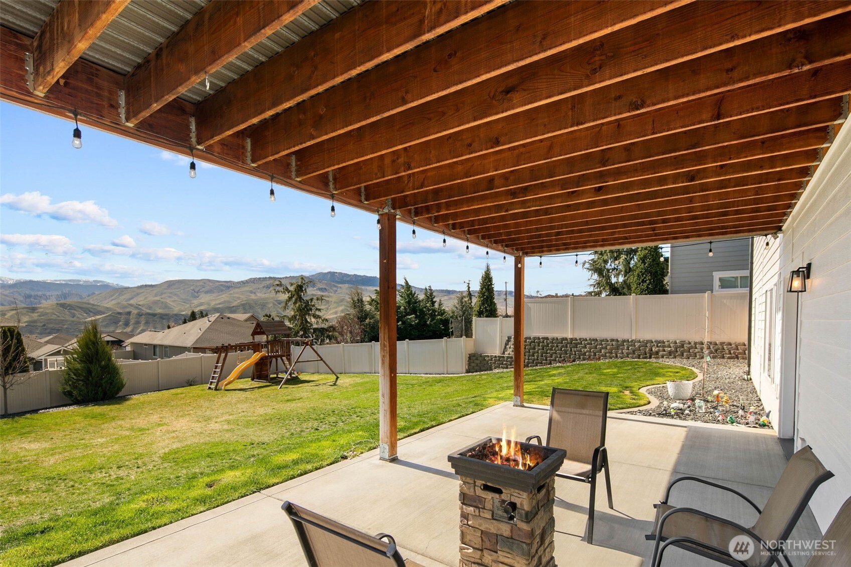 885 Autumn Crest Drive , Wenatchee, WA 98801