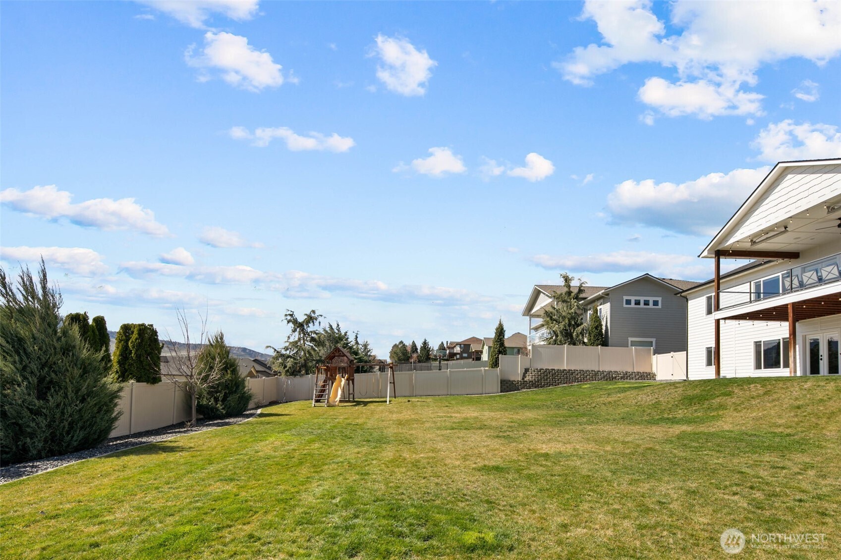 885 Autumn Crest Drive , Wenatchee, WA 98801