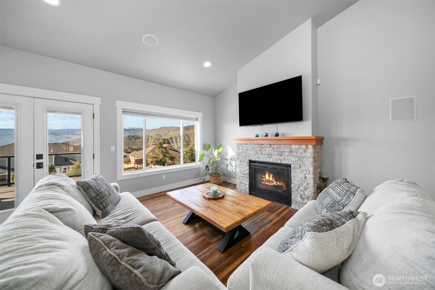 885 Autumn Crest Drive , Wenatchee, WA 98801