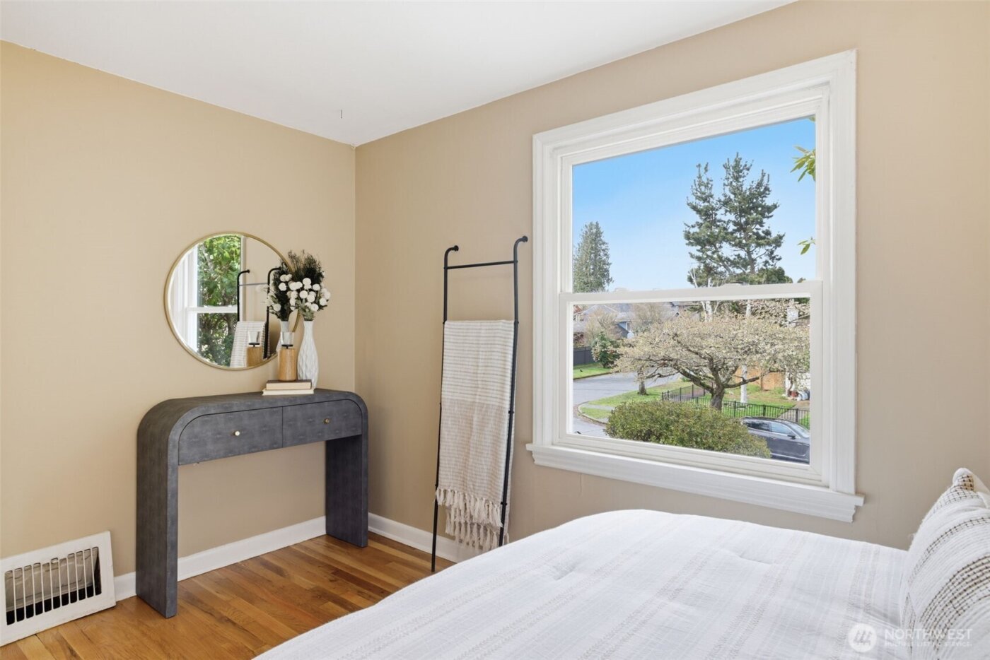 5956 37th Avenue SW, Seattle, WA 98126