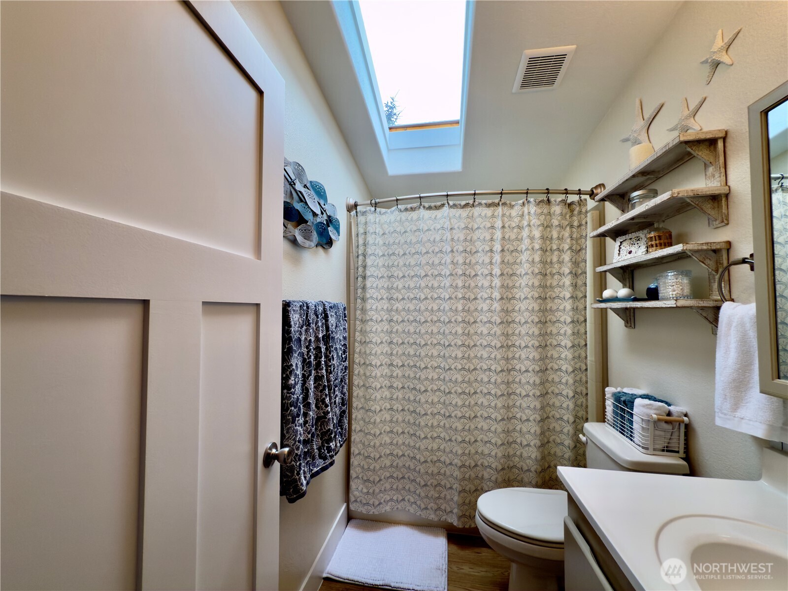 609 Chenois Avenue NE, Ocean Shores, WA 98569