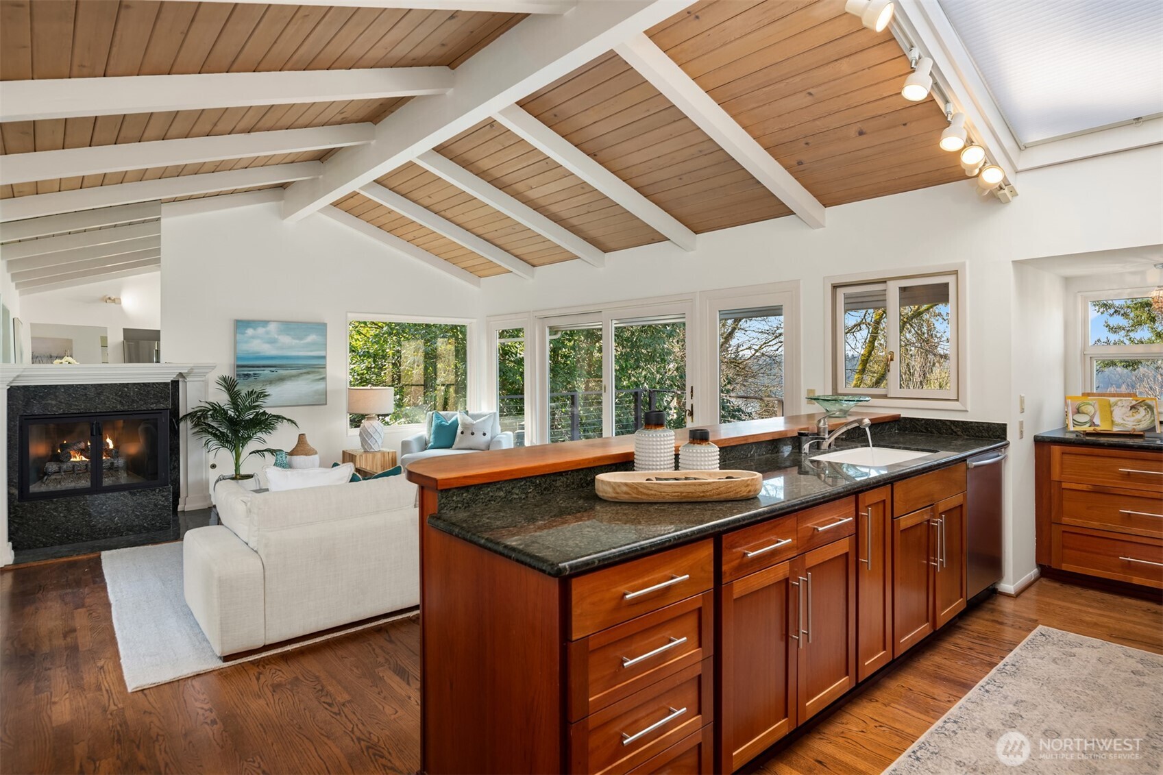 4701 84th Avenue SE, Mercer Island, WA 98040