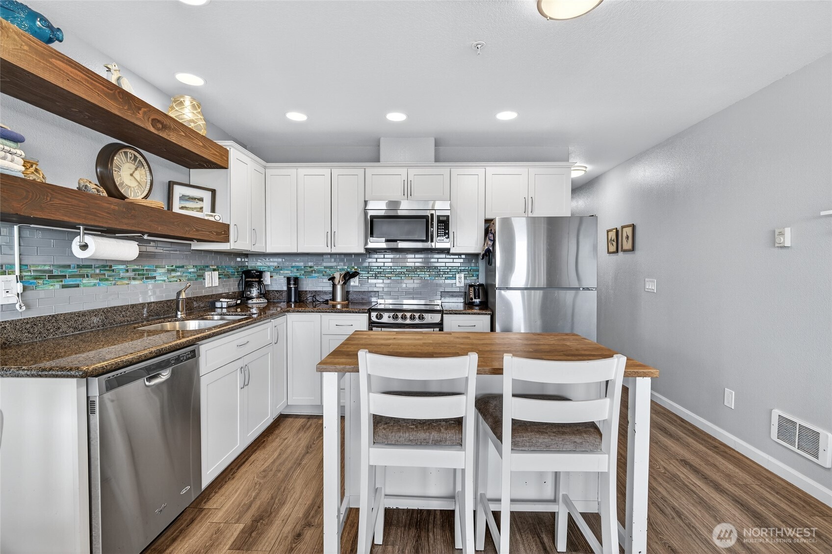 205 W Bolstad Avenue #304, Long Beach, WA 98631