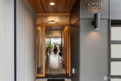 6038 50th Avenue NE, Seattle, WA 98115 - Photo 2