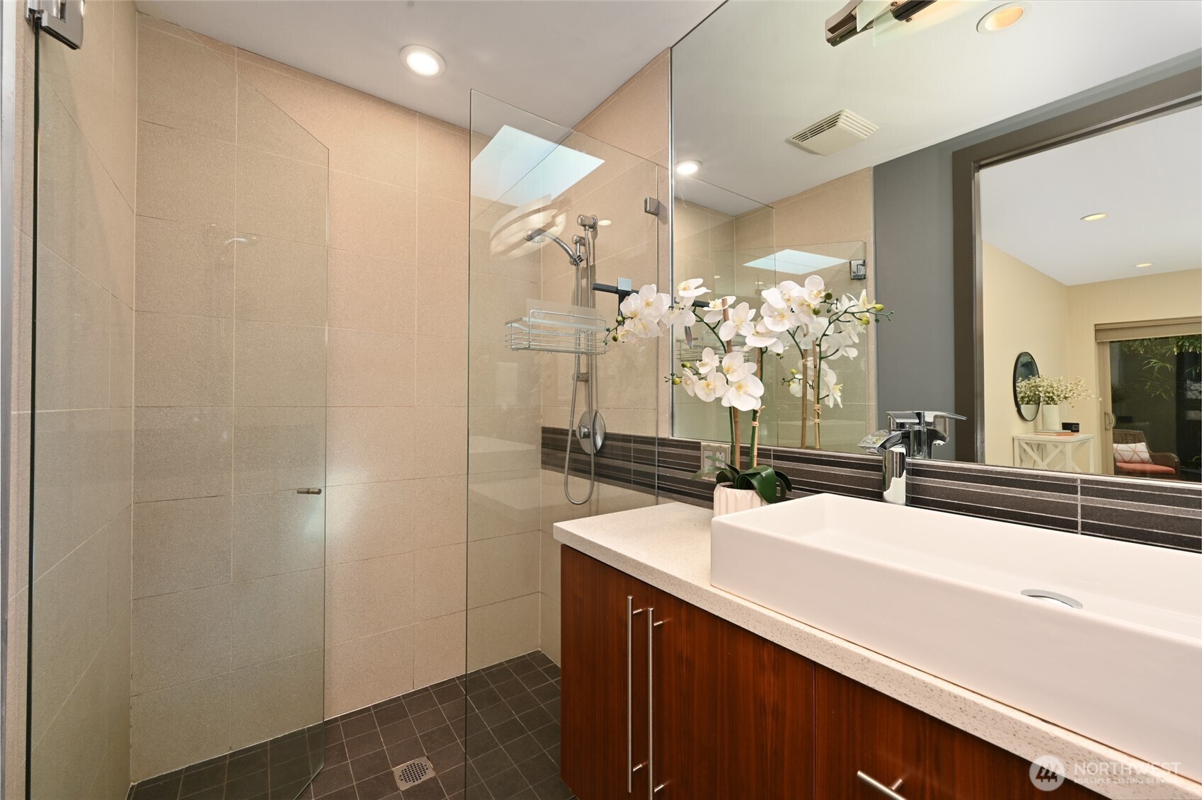 8218 2nd Avenue NE ##B, Seattle, WA 98115