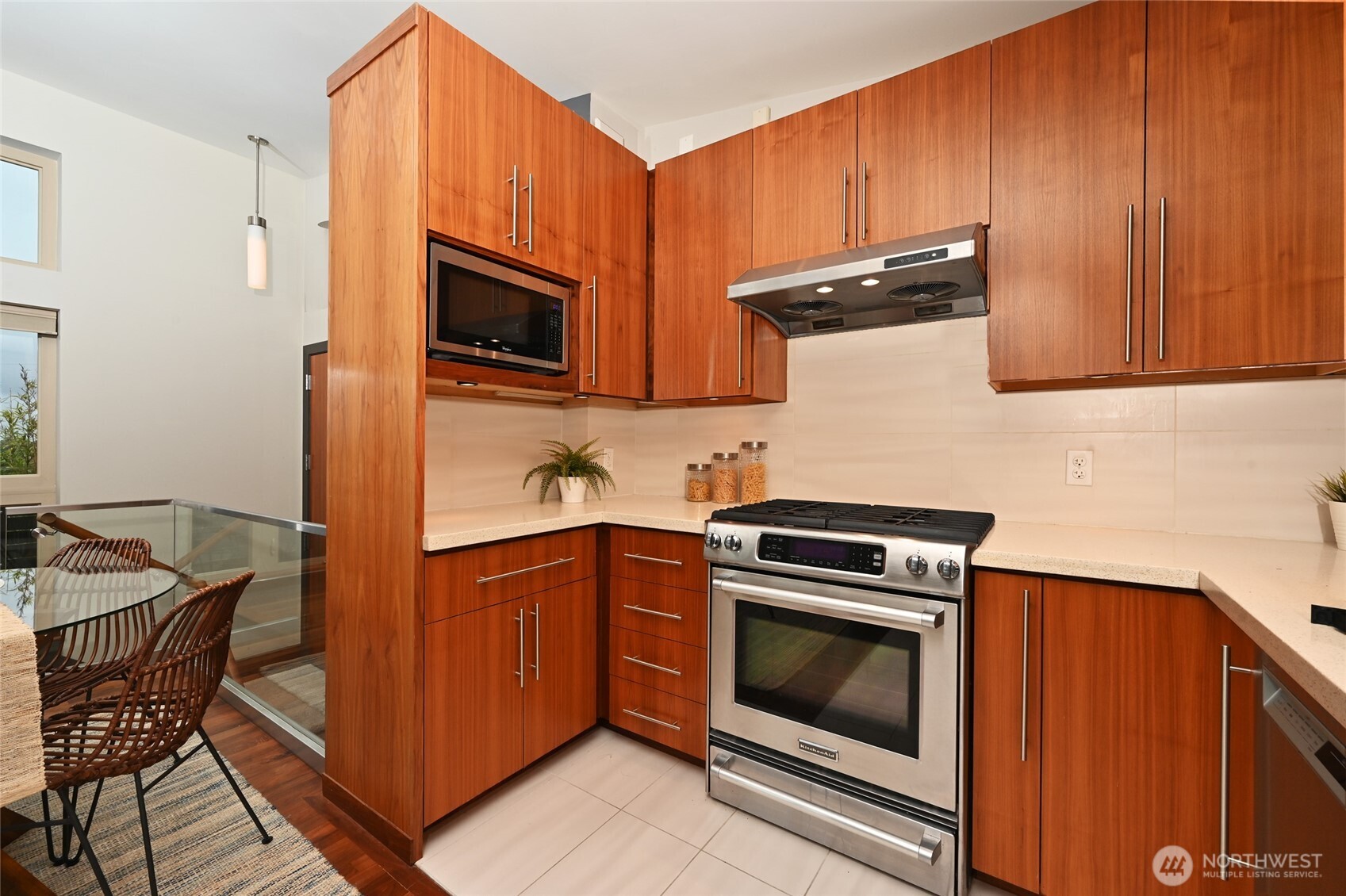 8218 2nd Avenue NE ##B, Seattle, WA 98115