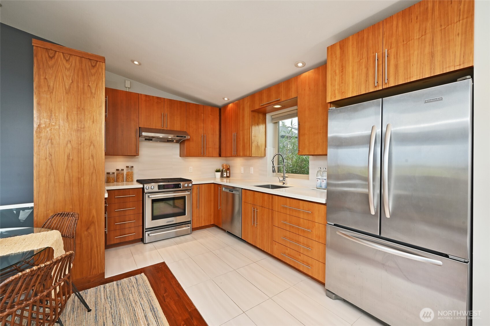 8218 2nd Avenue NE ##B, Seattle, WA 98115