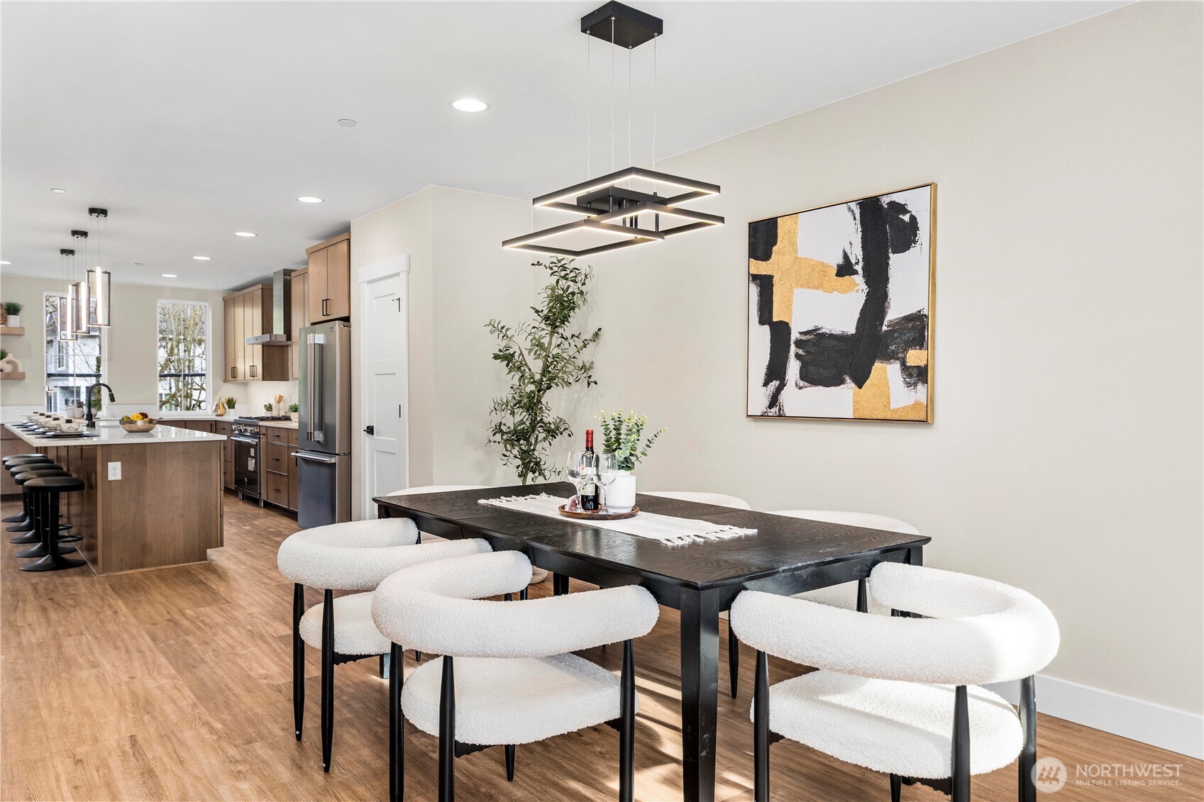 539 NW Juniper Street , Issaquah, WA 98027