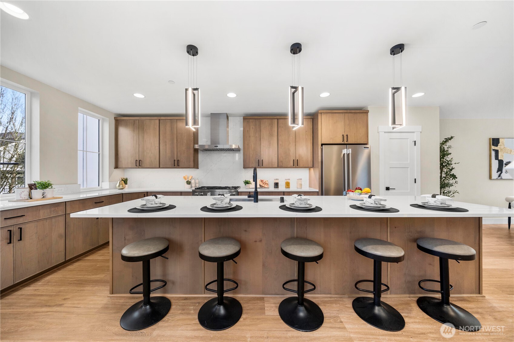 539 NW Juniper Street , Issaquah, WA 98027