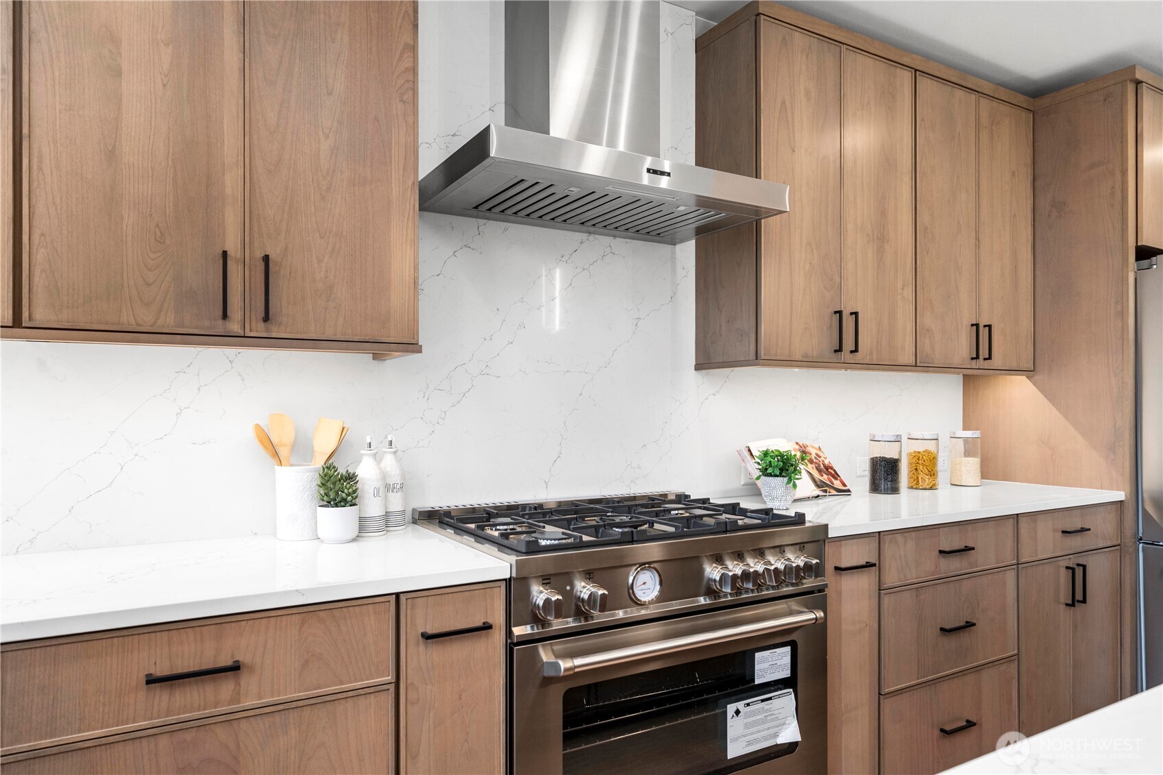 539 NW Juniper Street , Issaquah, WA 98027