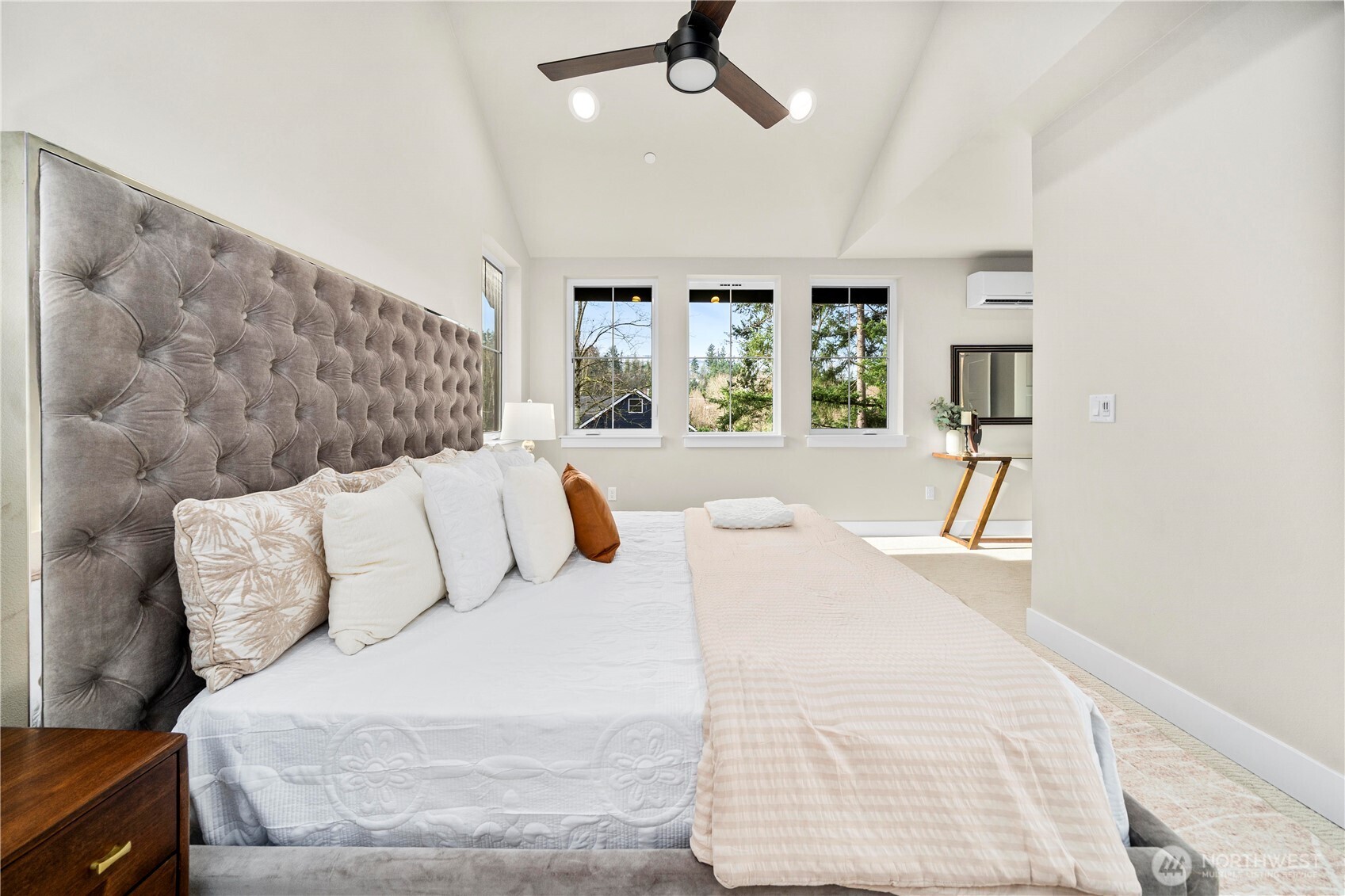 539 NW Juniper Street , Issaquah, WA 98027