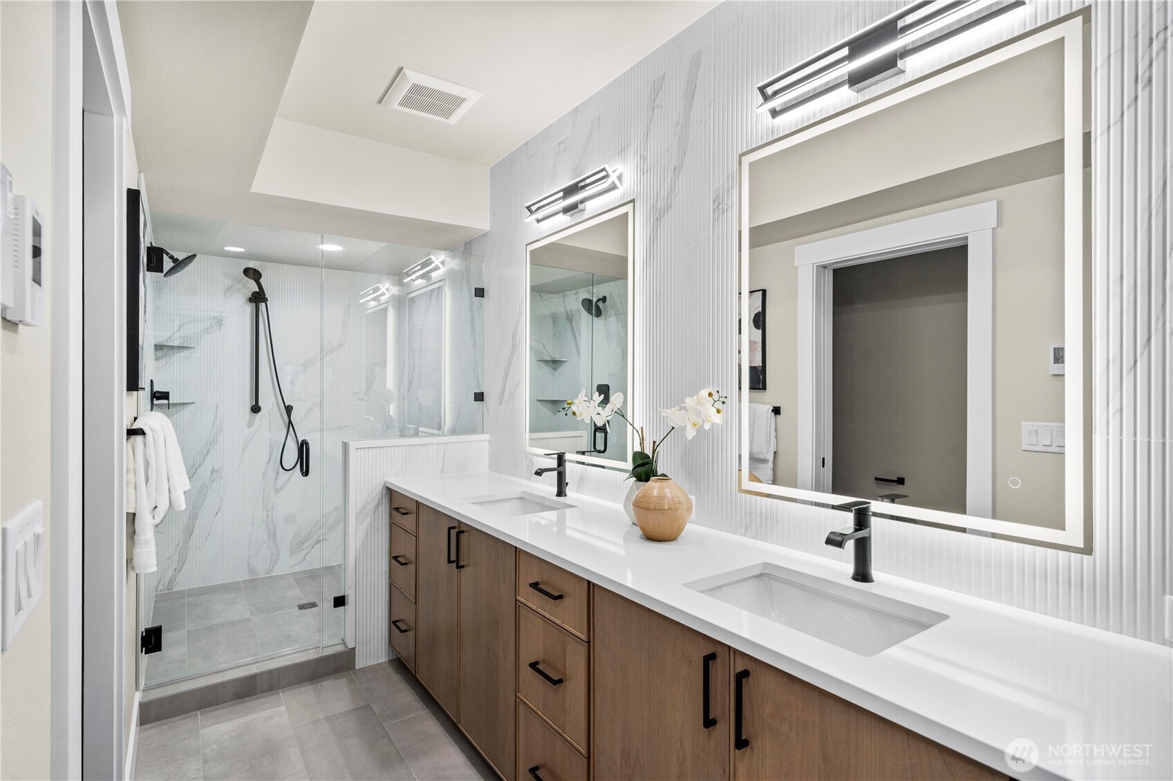 539 NW Juniper Street , Issaquah, WA 98027