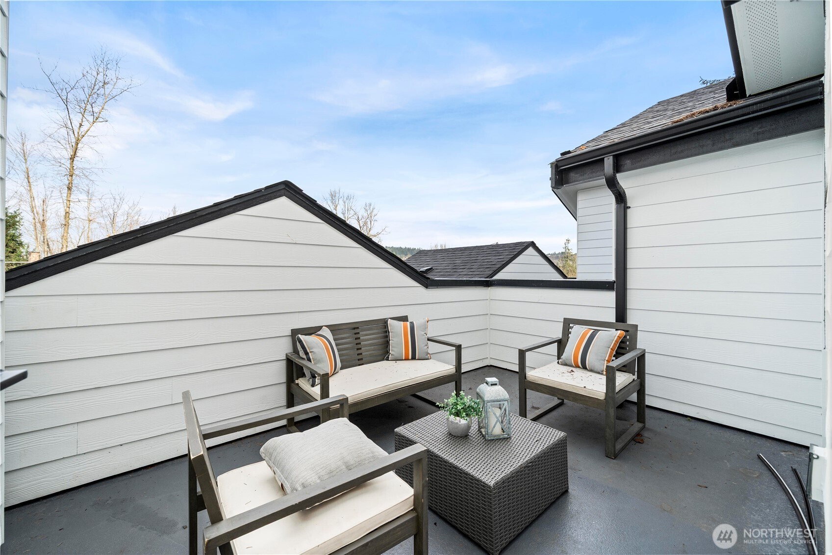 539 NW Juniper Street , Issaquah, WA 98027