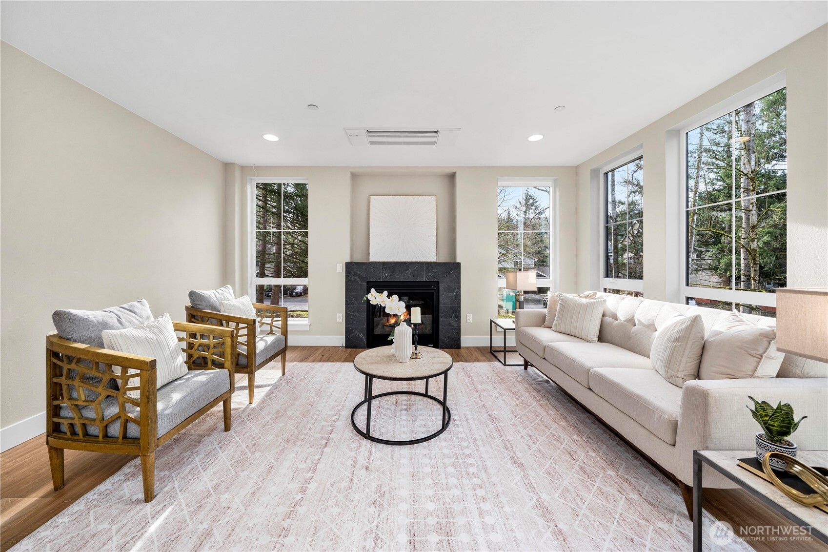 539 NW Juniper Street , Issaquah, WA 98027