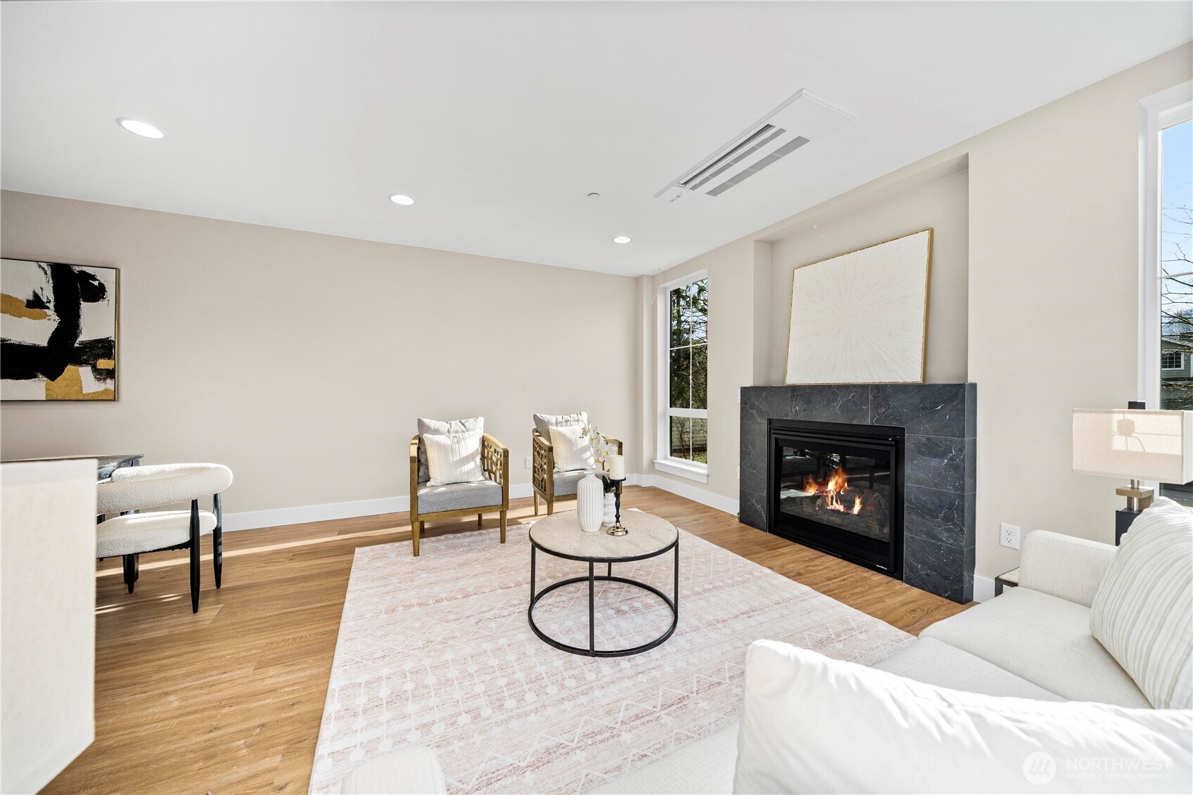 539 NW Juniper Street , Issaquah, WA 98027