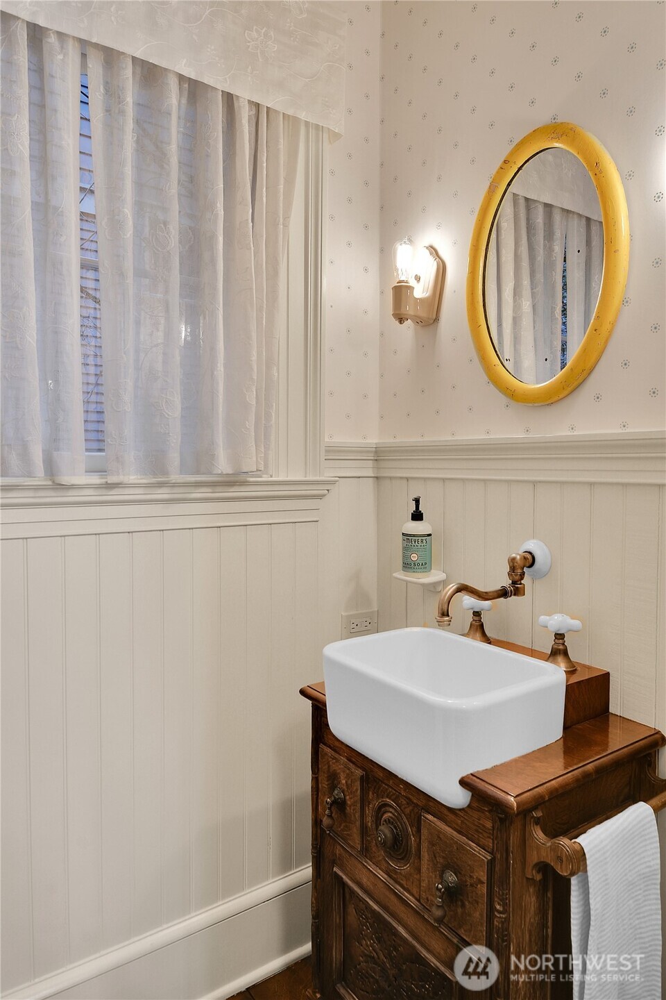 406 Galer Street , Seattle, WA 98109