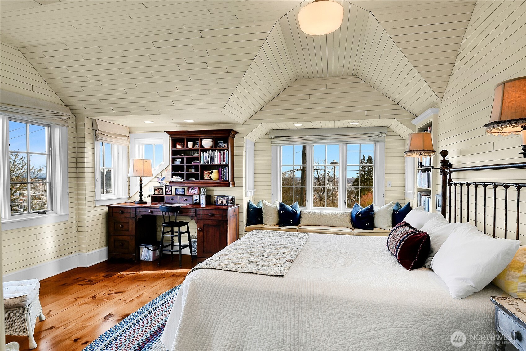 406 Galer Street , Seattle, WA 98109