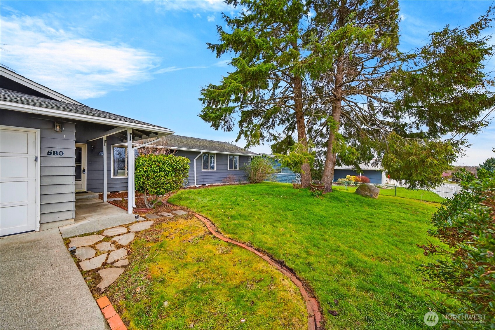 580 SW 3rd Avenue , Oak Harbor, WA 98277-5111