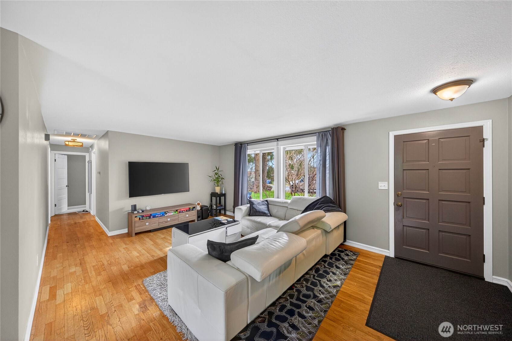 580 SW 3rd Avenue , Oak Harbor, WA 98277-5111