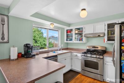 580 SW 3rd Avenue , Oak Harbor, WA 98277-5111 - Photo 6