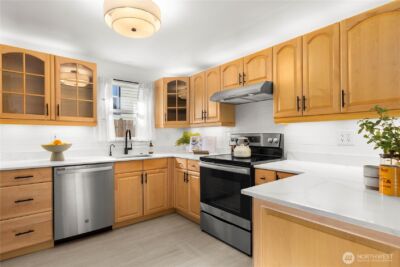 14052 Midvale Avenue N, Seattle, WA 98133 - Photo 17