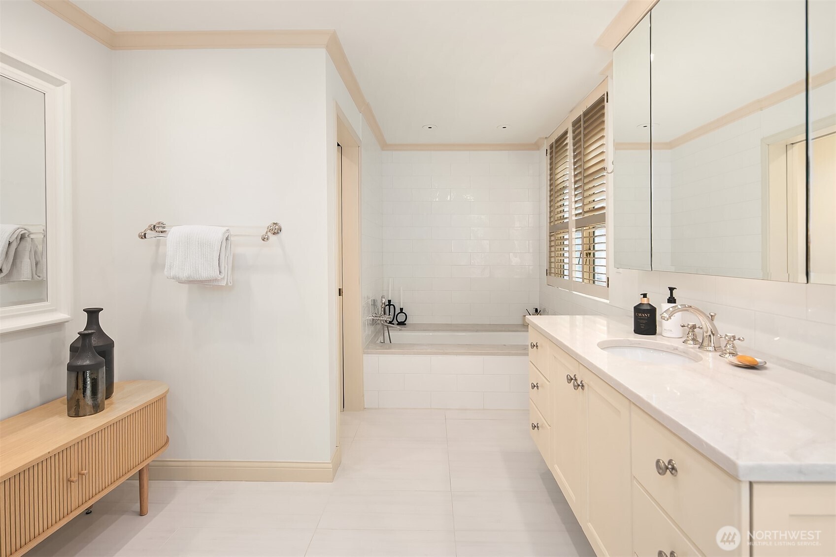 453 McGilvra Boulevard E, Seattle, WA 98112